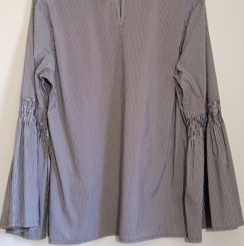 Solitaire gray and white striped long bell sleeve top - Picture 10 of 10
